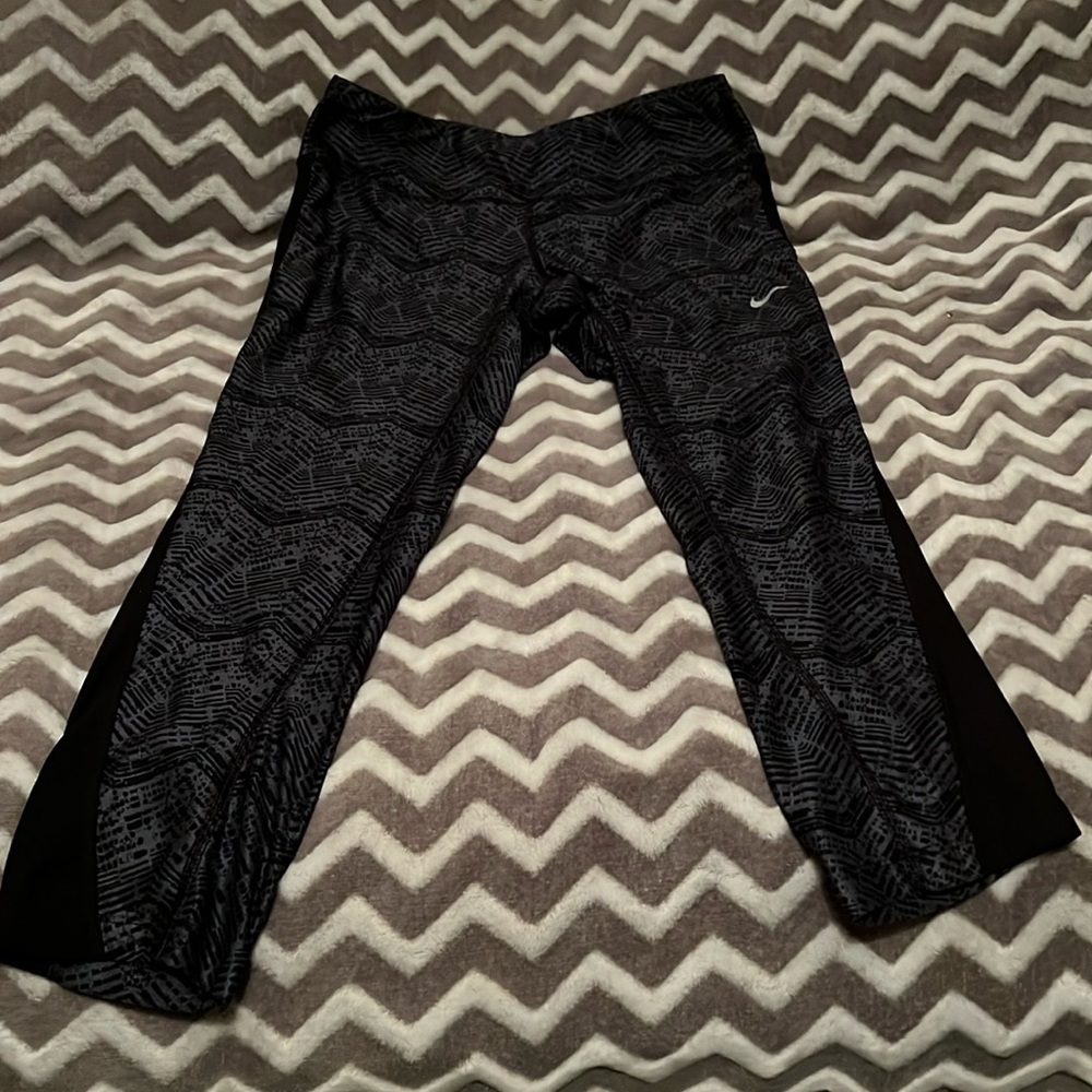 Women’s Nike Dri-Fit crop leggings.